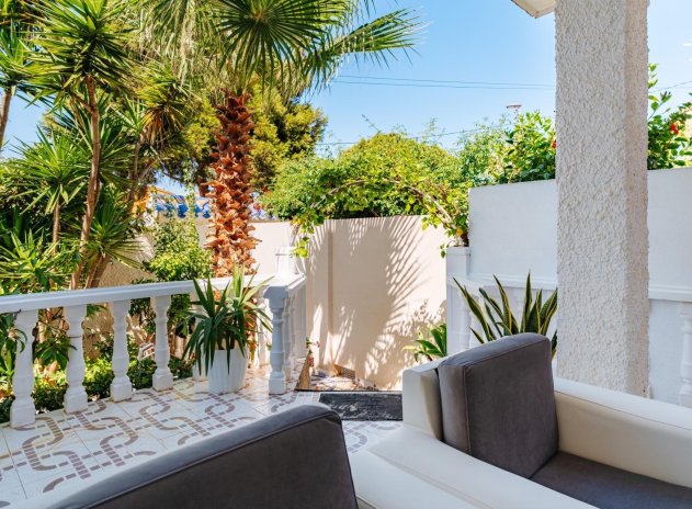 Resale - Villa * - Torrevieja *