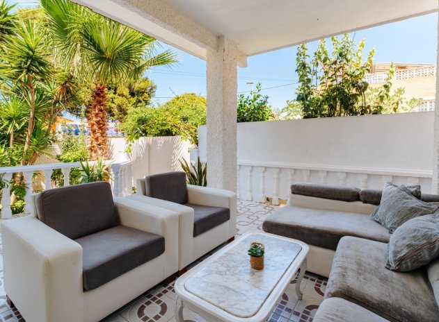 Resale - Villa * - Torrevieja *