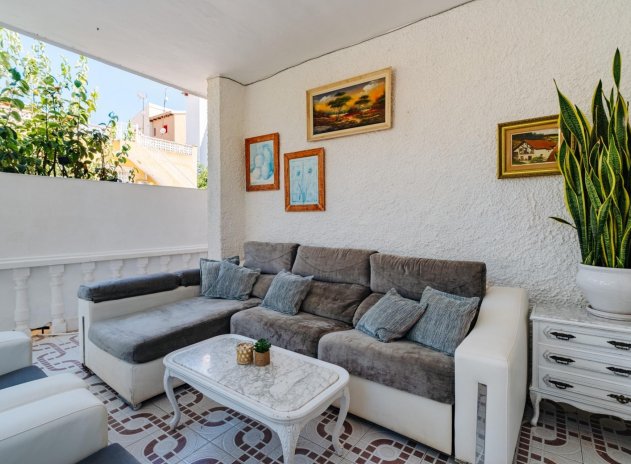 Resale - Villa * - Torrevieja *