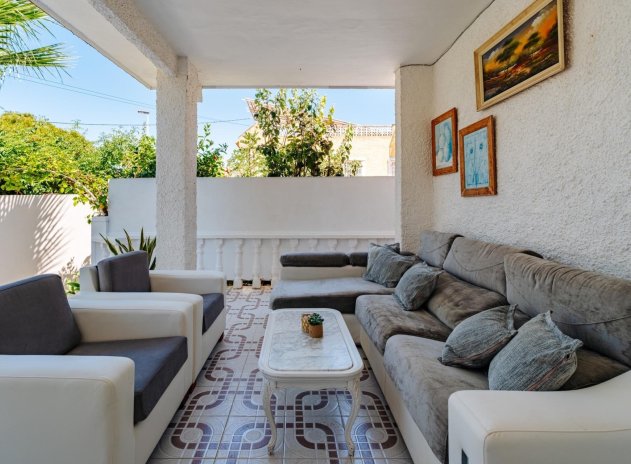 Resale - Villa * - Torrevieja *