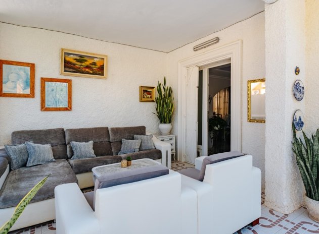 Resale - Villa * - Torrevieja *
