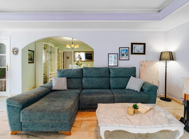 Resale - Villa * - Torrevieja *