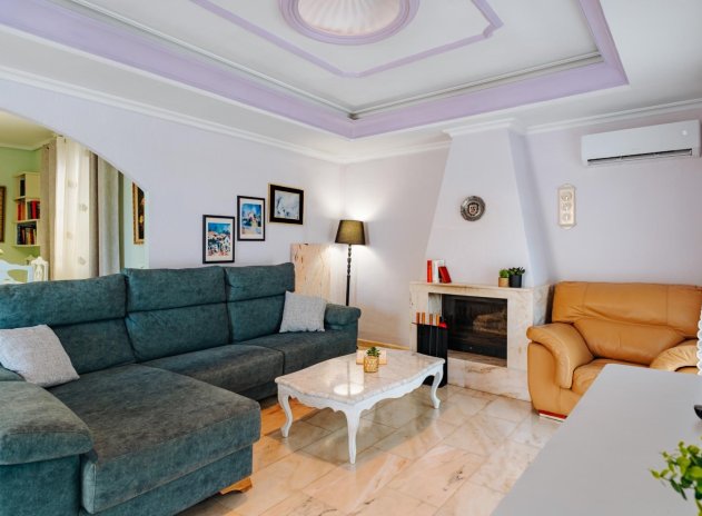 Resale - Villa * - Torrevieja *