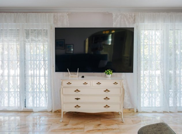Resale - Villa * - Torrevieja *
