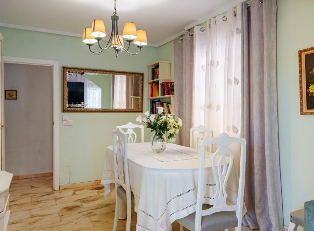 Resale - Villa * - Torrevieja *