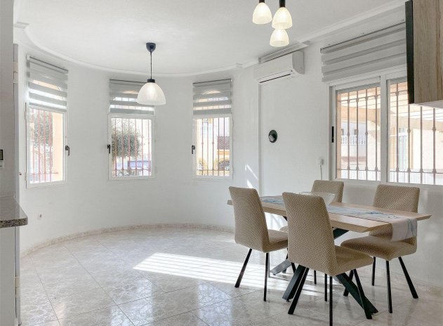 Herverkoop - Villa - Torrevieja