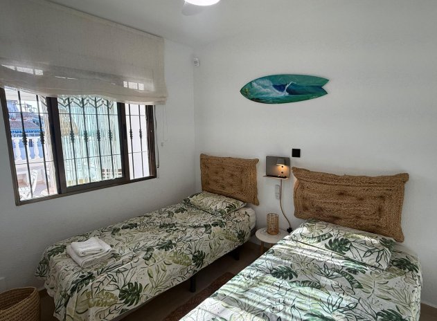 Resale - Apartment / Flat * - Torrevieja * - Miramar - Torre del Moro