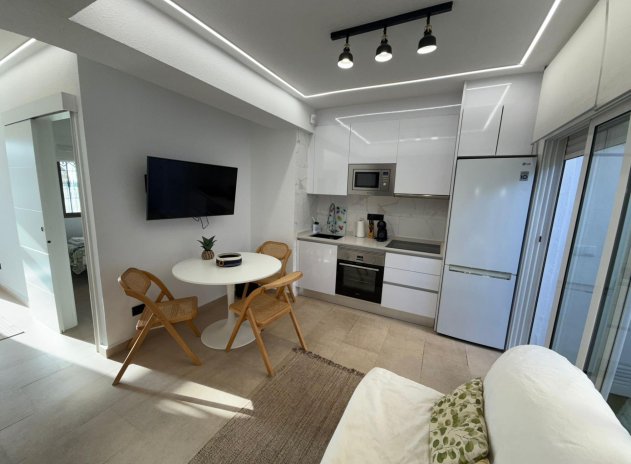 Resale - Apartment / Flat * - Torrevieja * - Miramar - Torre del Moro