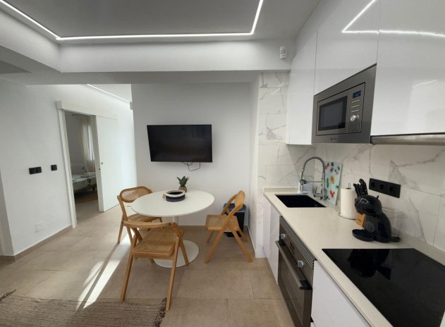 Resale - Apartment / Flat * - Torrevieja * - Miramar - Torre del Moro
