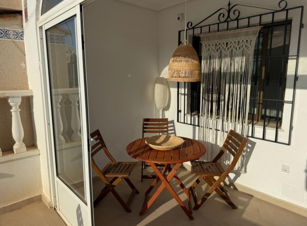 Resale - Apartment / Flat * - Torrevieja * - Miramar - Torre del Moro