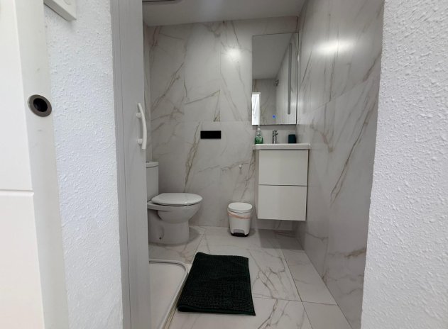 Resale - Apartment / Flat * - Torrevieja * - Miramar - Torre del Moro