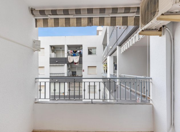 Resale - Apartment / Flat * - Torrevieja *