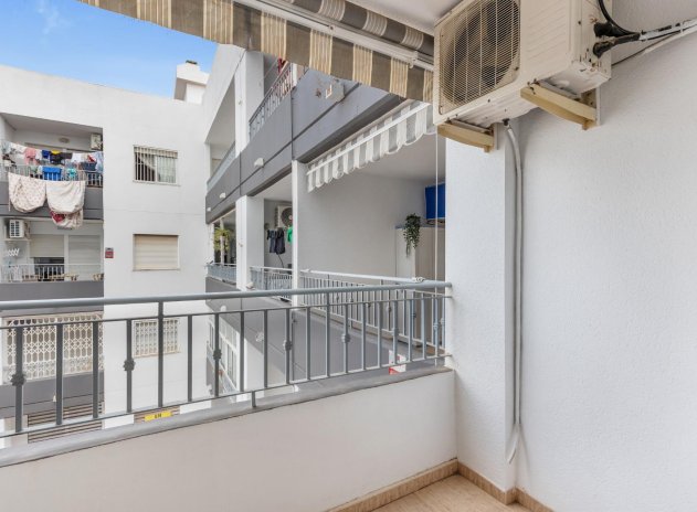 Resale - Apartment / Flat * - Torrevieja *