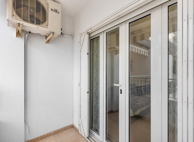 Resale - Apartment / Flat * - Torrevieja *