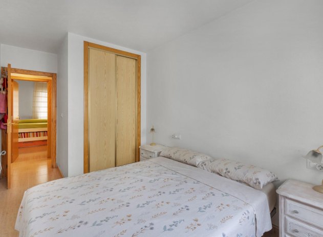 Resale - Apartment / Flat * - Torrevieja *