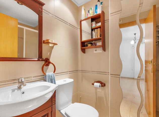 Resale - Apartment / Flat * - Torrevieja *