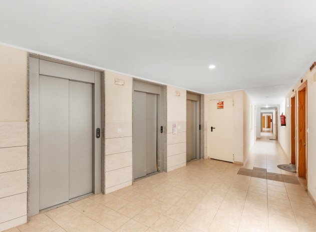 Resale - Apartment / Flat * - Torrevieja *