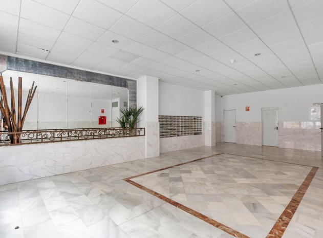 Resale - Apartment / Flat * - Torrevieja *