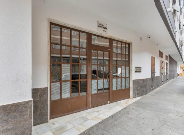 Resale - Apartment / Flat * - Torrevieja *