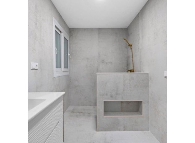 Resale - Apartment / Flat * - Torrevieja *