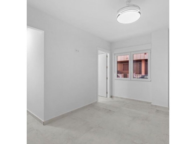 Resale - Apartment / Flat * - Torrevieja *