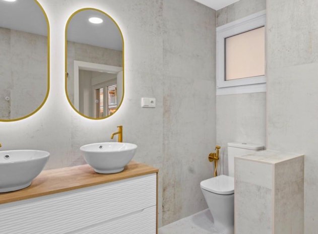 Resale - Apartment / Flat * - Torrevieja *