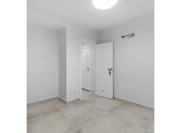 Resale - Apartment / Flat * - Torrevieja *