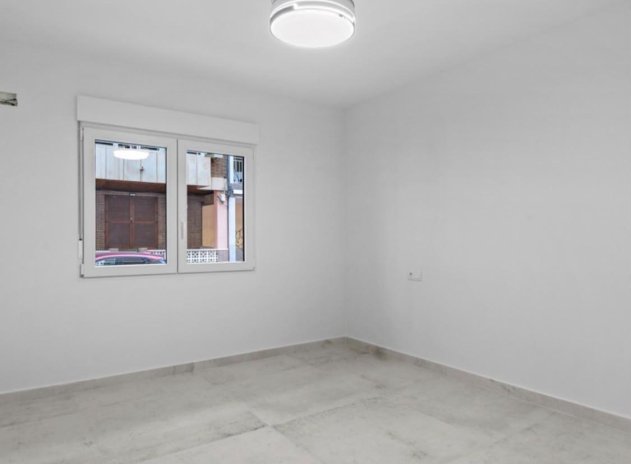 Resale - Apartment / Flat * - Torrevieja *