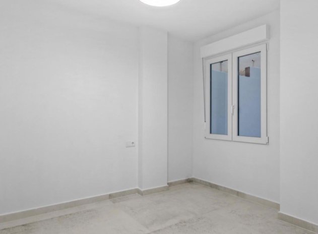 Resale - Apartment / Flat * - Torrevieja *