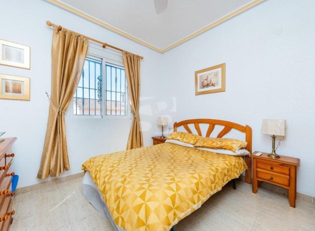 Resale - Apartment / Flat * - Torrevieja *