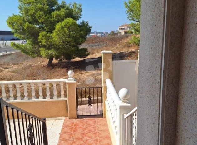 Resale - Apartment / Flat * - Torrevieja *