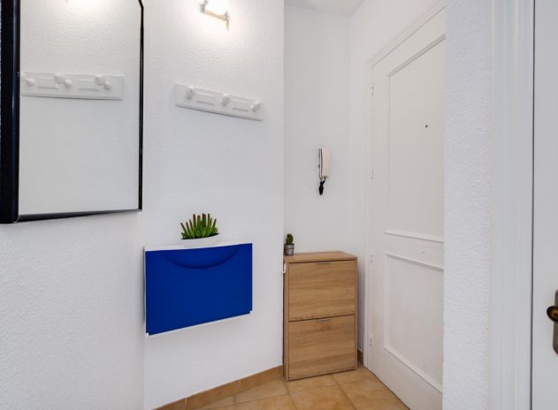 Resale - Apartment / Flat * - Torrevieja *