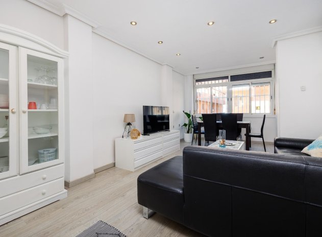Resale - Apartment / Flat * - Torrevieja * - Habaneras *