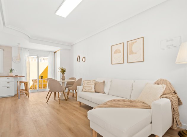 Reventa - Casa adosada - Villamartin - Villamartín