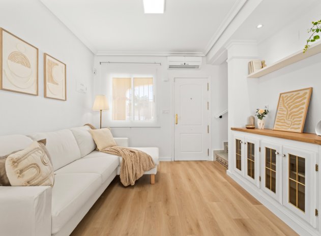 Reventa - Casa adosada - Villamartin - Villamartín