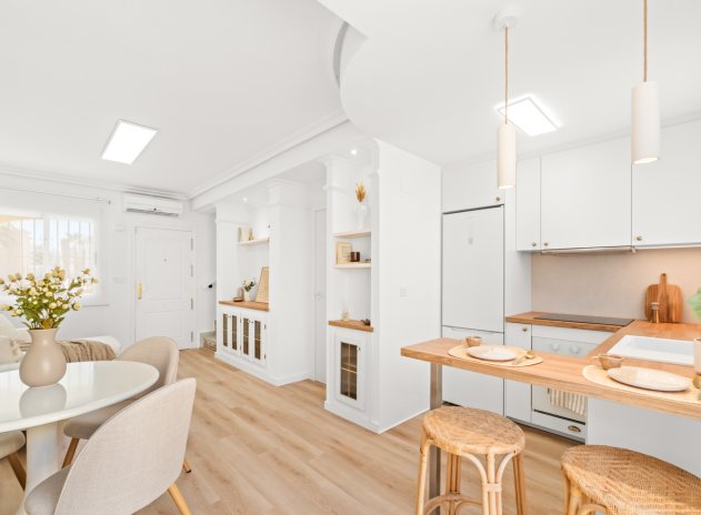 Reventa - Casa adosada - Villamartin - Villamartín
