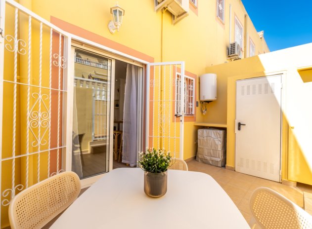 Reventa - Casa adosada - Villamartin - Villamartín