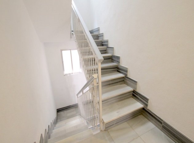 Resale - Apartment / Flat * - La Mata *