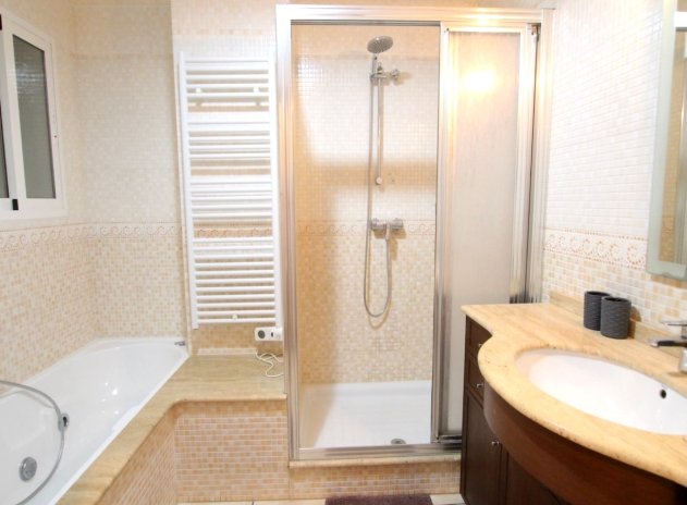 Resale - Apartment / Flat * - La Mata *
