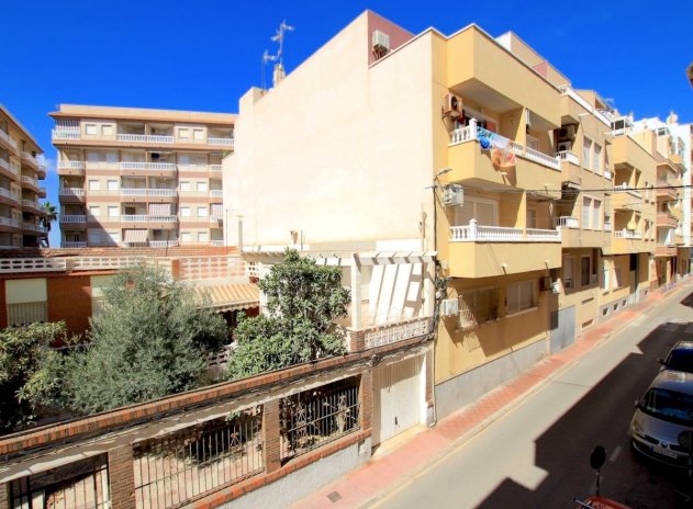 Resale - Apartment / Flat * - La Mata *