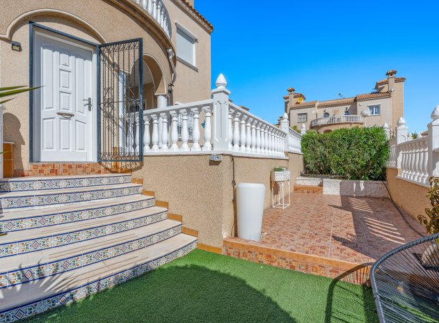 Resale - Villa * - Villamartin * - Costa Blanca