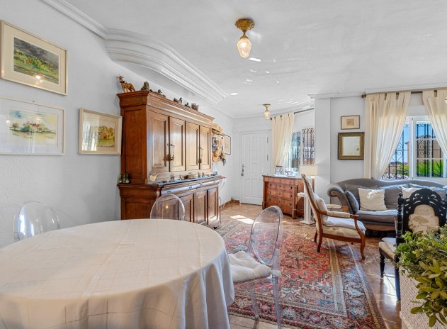 Resale - Villa * - Villamartin * - Costa Blanca