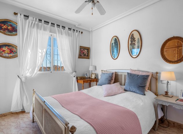 Resale - Villa * - Villamartin * - Costa Blanca