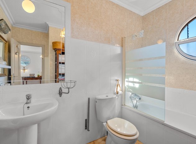 Resale - Villa * - Villamartin * - Costa Blanca