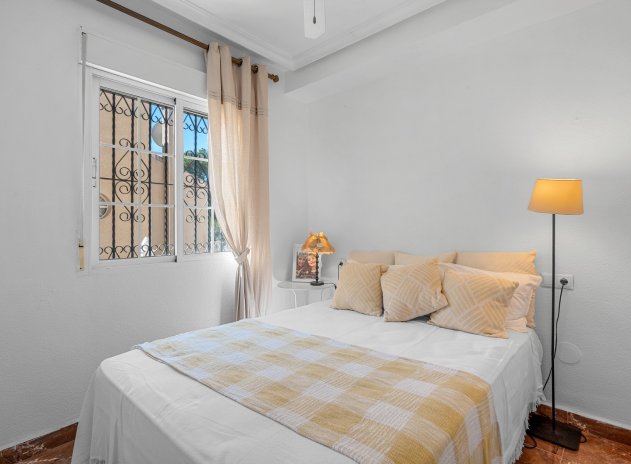 Resale - Villa * - Villamartin * - Costa Blanca