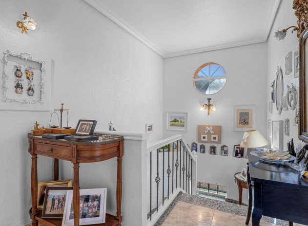 Resale - Villa * - Villamartin * - Costa Blanca