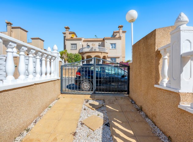 Resale - Villa * - Villamartin * - Costa Blanca