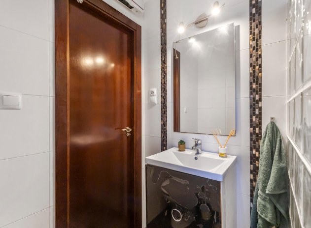 Resale - Apartment / Flat * - Torrevieja * - Los Balcones *