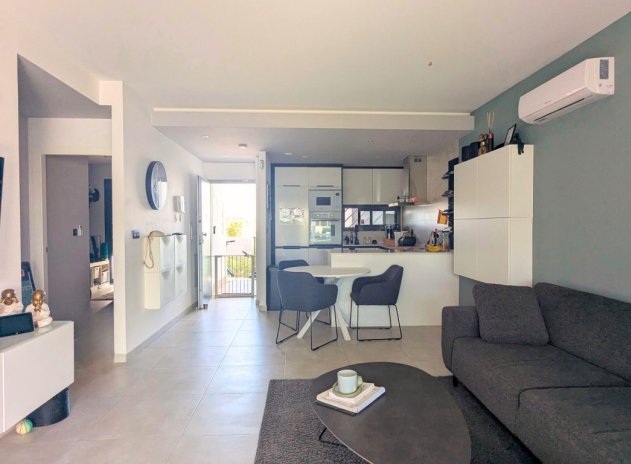 Resale - Apartment / Flat * - El Raso *