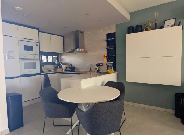 Resale - Apartment / Flat * - El Raso *